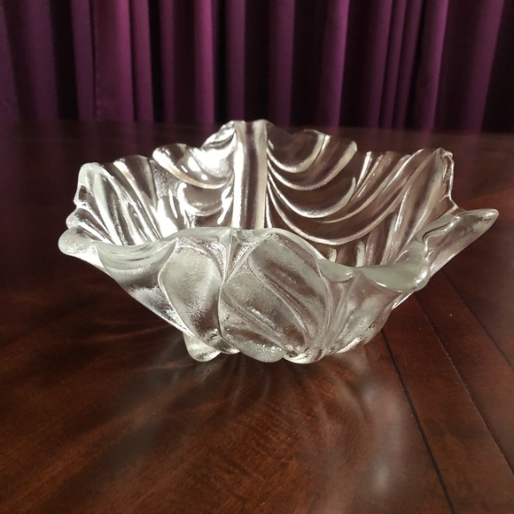 Clam Shaped Glass Bowl - Picture 5 of 5